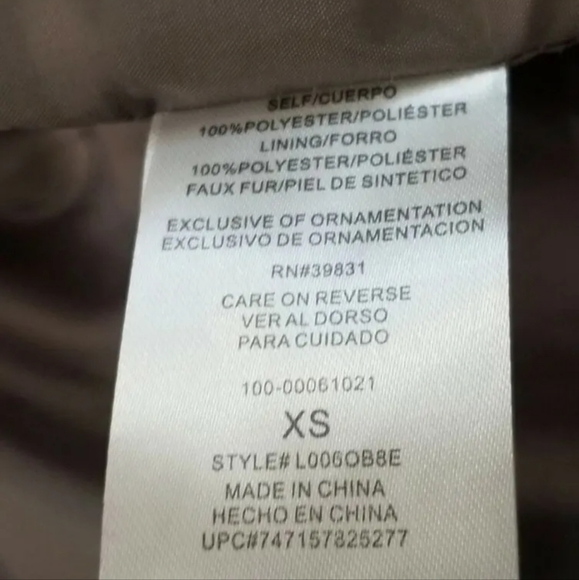 NWT Women's Vest Faux fur size Xs and Medium Multi-colored open pockets - Picture 11 of 11